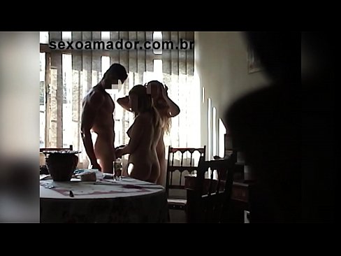 ❤️ Seksvriendinnen nodigen een reusachtige man uit en een triootje met hem Fuck video at porn nl.porno-filmy.ru ﹏