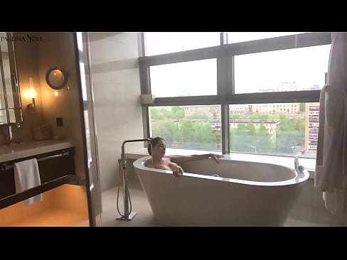 ❤️ Enorme babe die hartstochtelijk haar poesje aftrekt in de badkamer Fuck video at porn nl.porno-filmy.ru ﹏